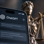 mobilni telefon na kojem je otvoren ChatGPT i u pozadini boginja pravde
