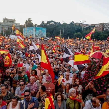 Veliki broj ljudi okupio se u Madridu, tražeći ostavku vlade Pedra Sančeza zbog načina na koji rešava krizu u esklavi Seuti