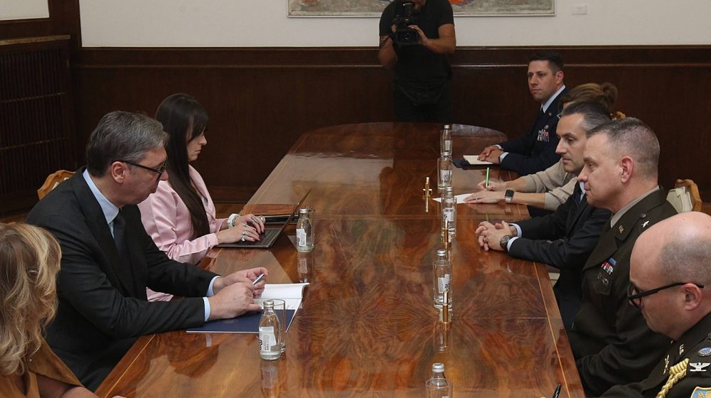 Vučić komendantu Nacionalne garde Ohaja poručio da je zabrinut za Srbe na KiM 9