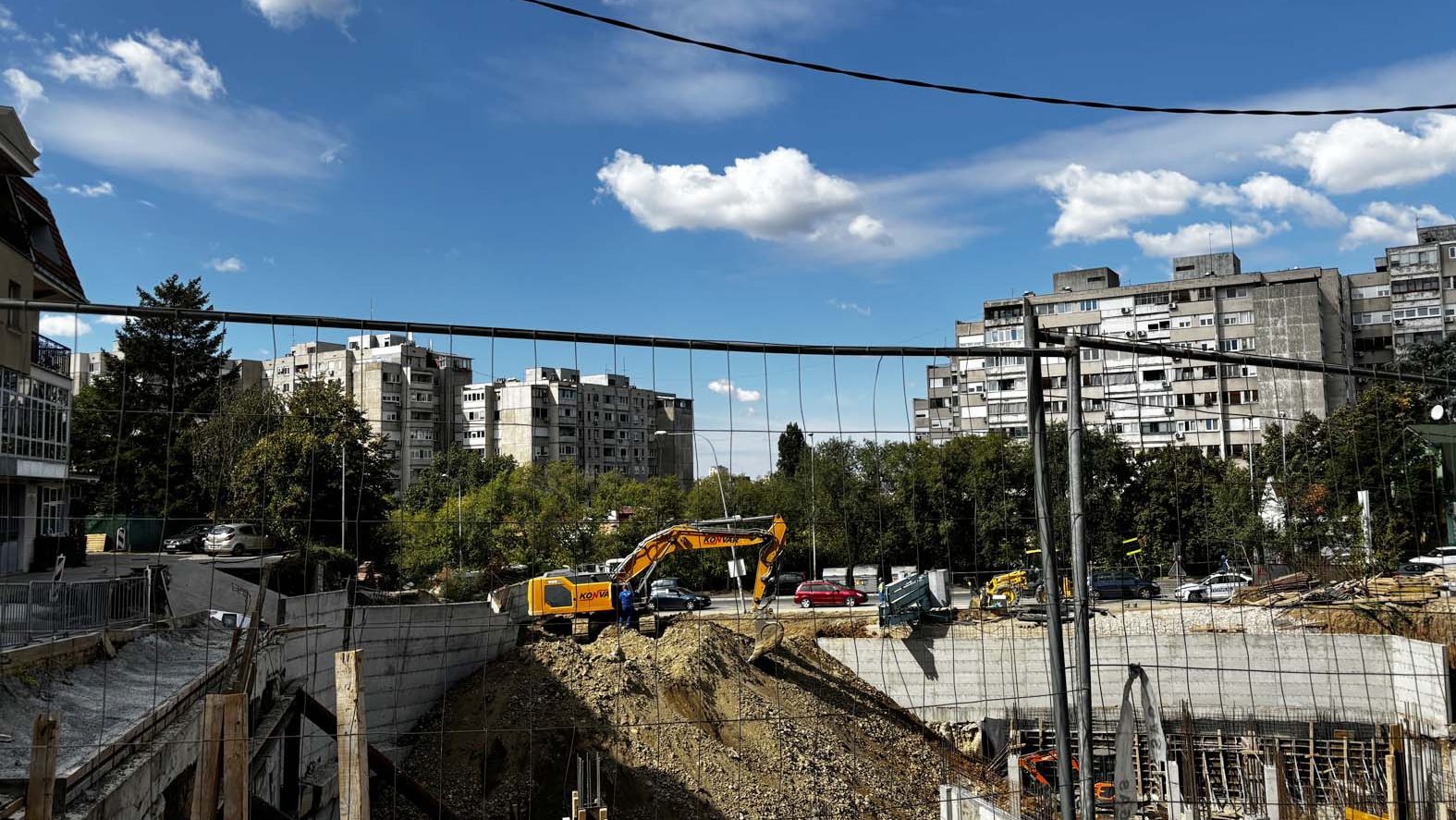 "Šta je, bre, ovo, ljudi": Reporterka Danasa na mestu gde se urušio beton, zbog čega su stanari evakuisani (FOTO) 2 "Šta je, bre, ovo, ljudi": Reporterka Danasa na mestu gde se urušio beton, zbog čega su stanari evakuisani (FOTO) 2