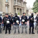 srpski policajci ispred Skupštine Srbije