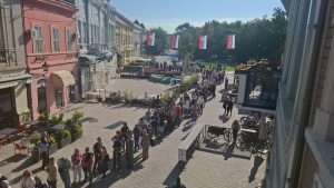 Studenti prikupljaju potpise u Novom Sadu: Ogroman red u Dunavskoj 1