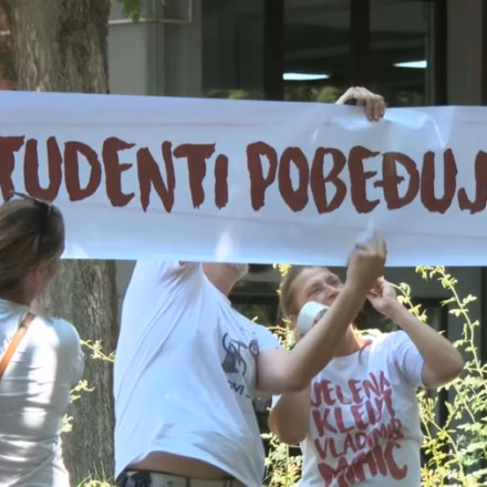 Studenti u kampanju kreću iz Novog Sada: Skup ispred Srpskog narodnog pozorišta 1