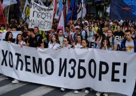 Transparent 'Hoćemo izbore' sa jednog od studentskih protesta u Beogradu