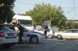 Uhapšen muškarac u Požegi: Policija u automobilu pronašla dve automatske puške, pištolj, gasni pištolj i 77 komada municije 1
