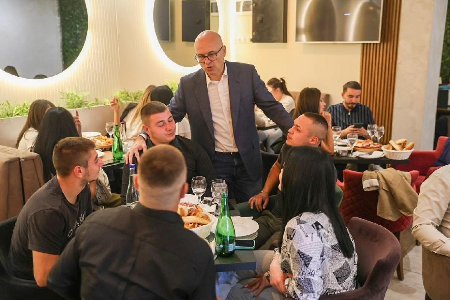 Predsednik SNS Miloš Vučević u kampanji obliazi Smederevsku Palanku i Azanju 
