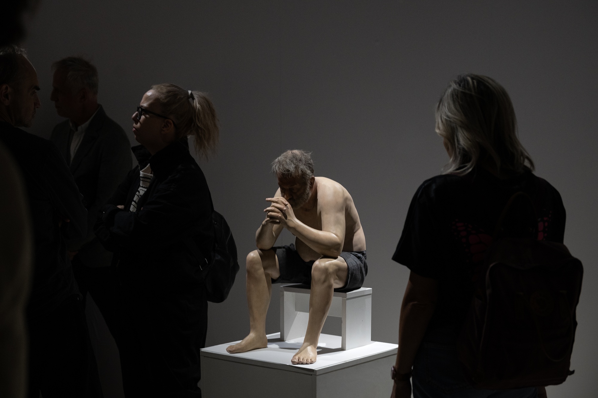 Telo, krik i psihološka napetost: Hiperrealističke skulpture Žarka Bašeskog stigle u Beograd (FOTO) 6