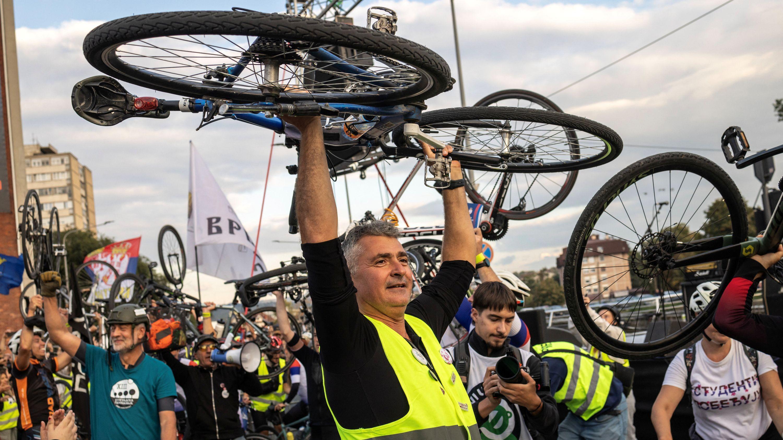 Ilija Srdanović podigao biciklu 