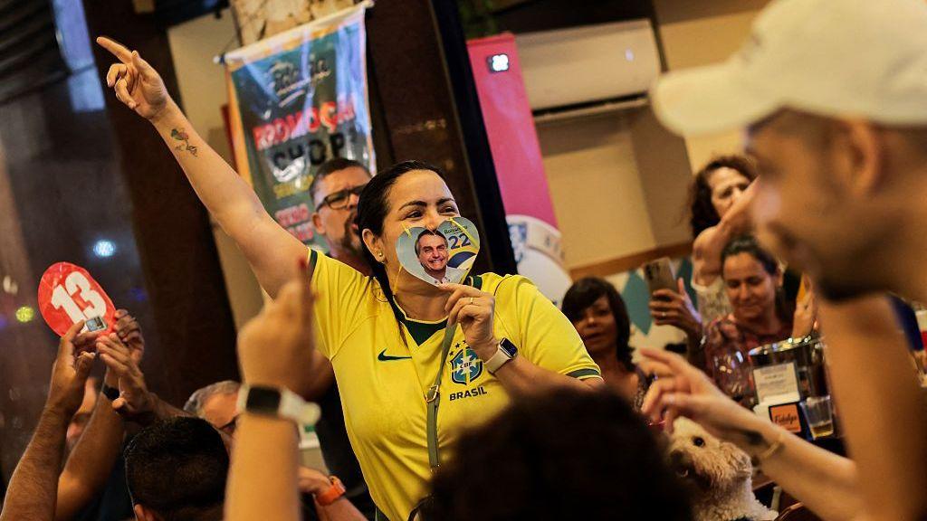Flavio Bolsonaro, sin bivšeg predsednika Žaira Bolsonara, pobedio je sadašnjeg predsednika Lulu da Silvu u prvom krugu predsedničkih izbora