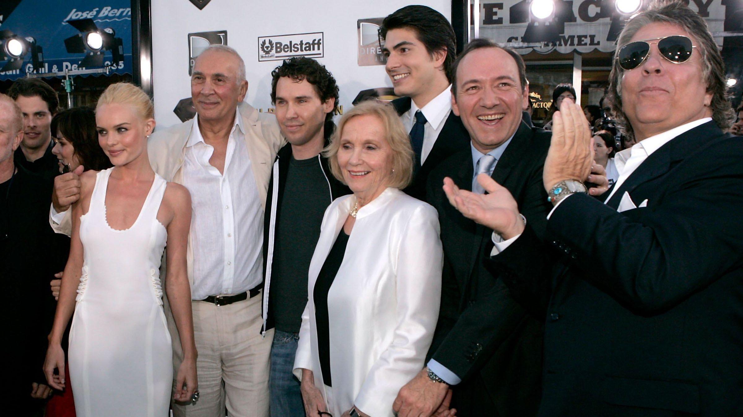 Eva Mari Sejnt (u sredini) sa kolegama na premijeri filma Povratak Supermena (Superman Returns) u Kaliforniji 2006. godine