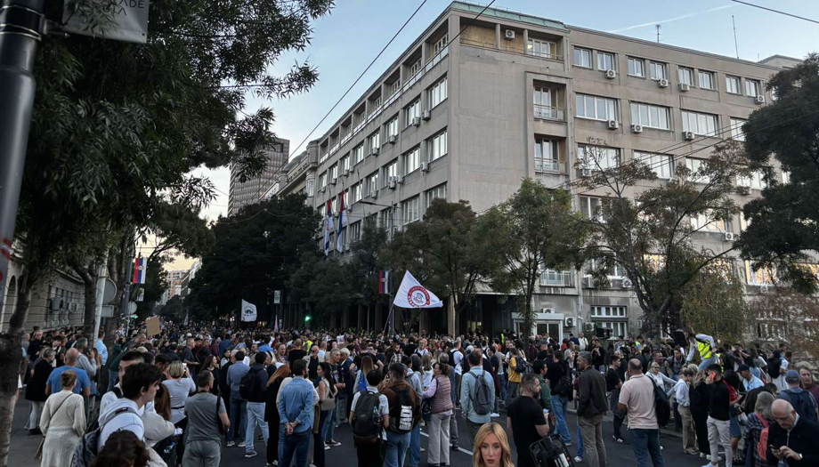 "Neće moći ove noći": Studenti podnose prigovor RIK-u na odluke u vezi sa glasanjem u inostranstvu 1