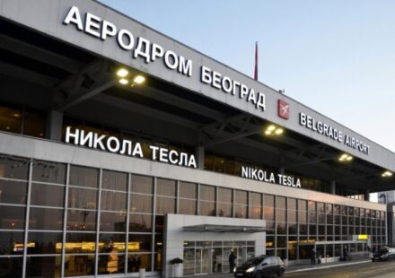 Er Srbija apeluje na putnike da krenu ranije zbog ogromnih gužvi na prilasku aerodromu 1