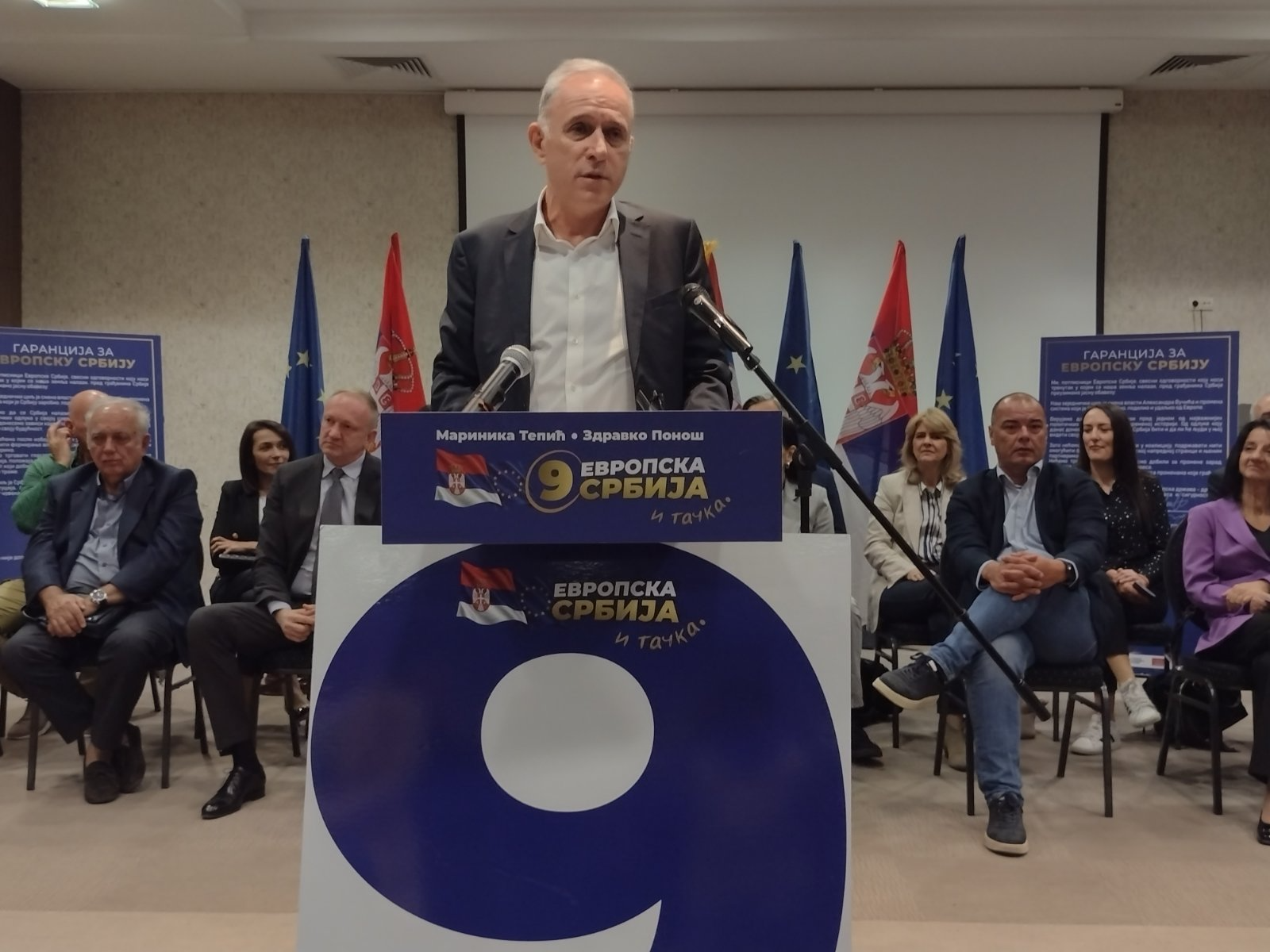 Dušan Teodorović govorio na skupu Evropske Srbije u Kragujevcu, Đilas obećao raspuštanje BIA na prvoj sednici vlade (FOTO) 6