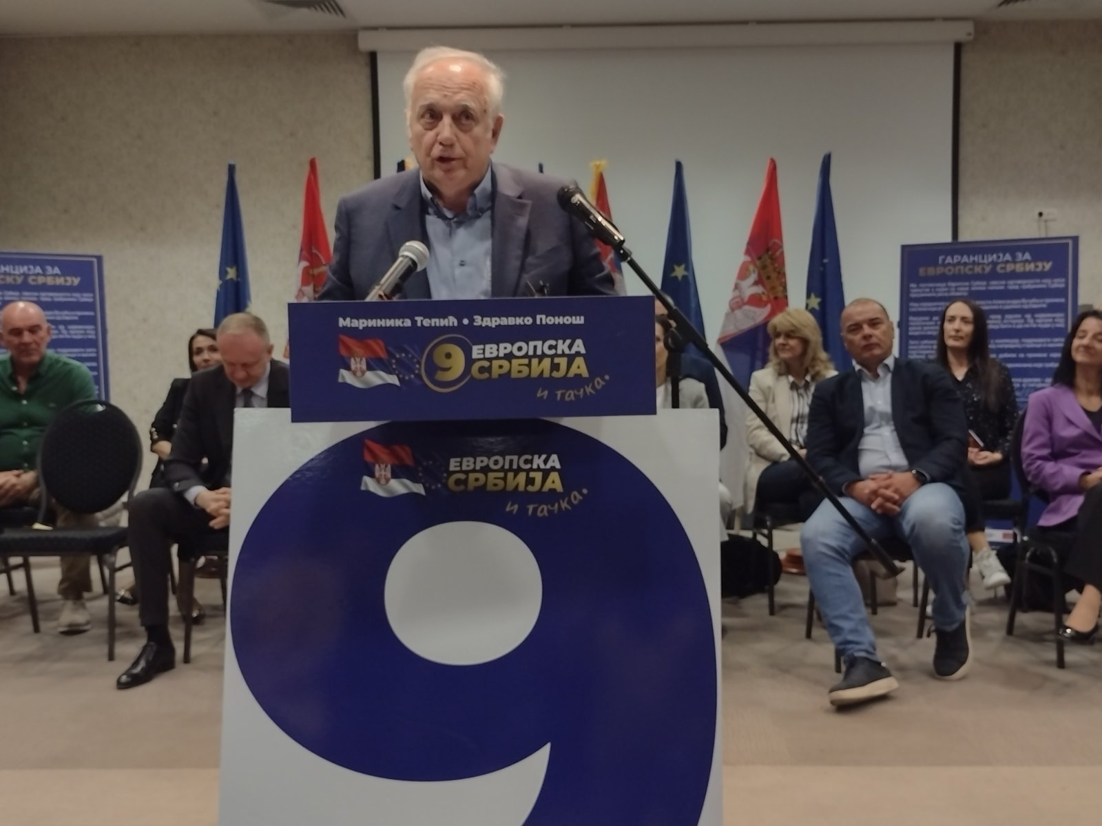 Dušan Teodorović govorio na skupu Evropske Srbije u Kragujevcu, Đilas obećao raspuštanje BIA na prvoj sednici vlade (FOTO) 3