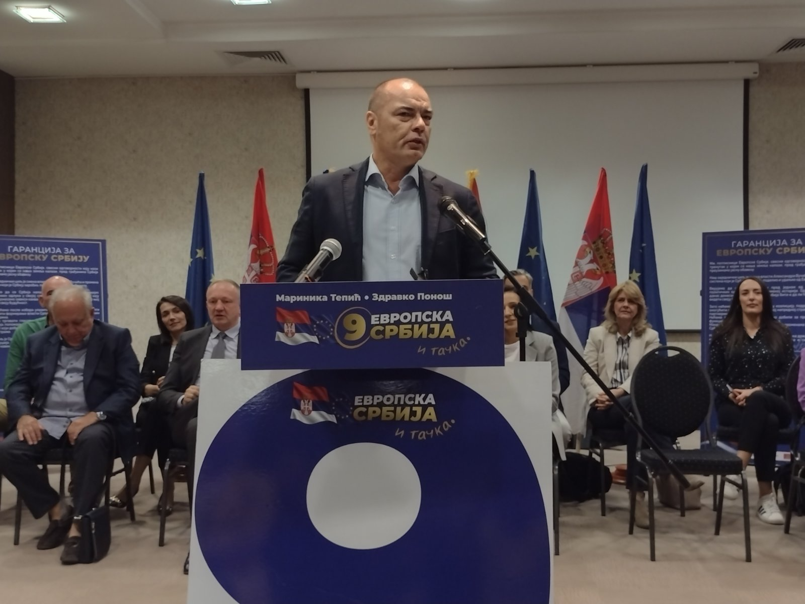 Dušan Teodorović govorio na skupu Evropske Srbije u Kragujevcu, Đilas obećao raspuštanje BIA na prvoj sednici vlade (FOTO) 4