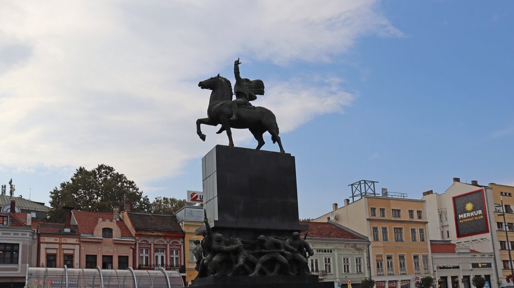Restauracija spomenika u Nišu: Ne zna se da li je "ofarban" ili vraćen u originalnu boju, a košta tri puta više od beogradskog "Kneza" 1