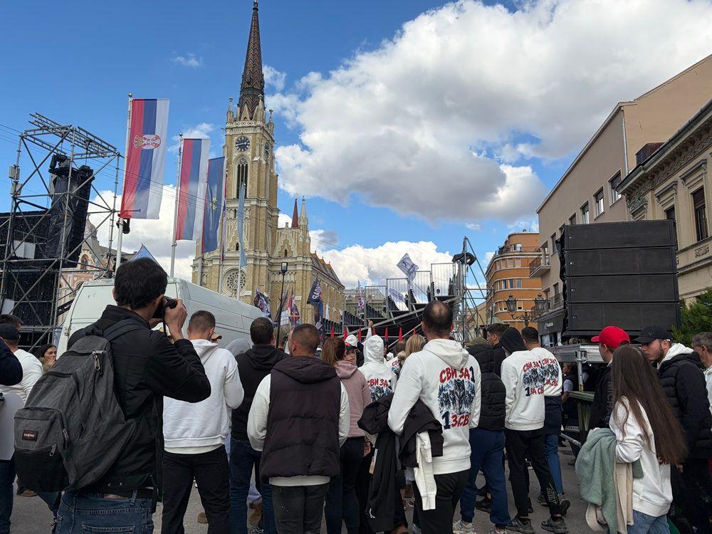 skup sns-a u novom sadu, vučićev miting u novom sadu, pristalice sns