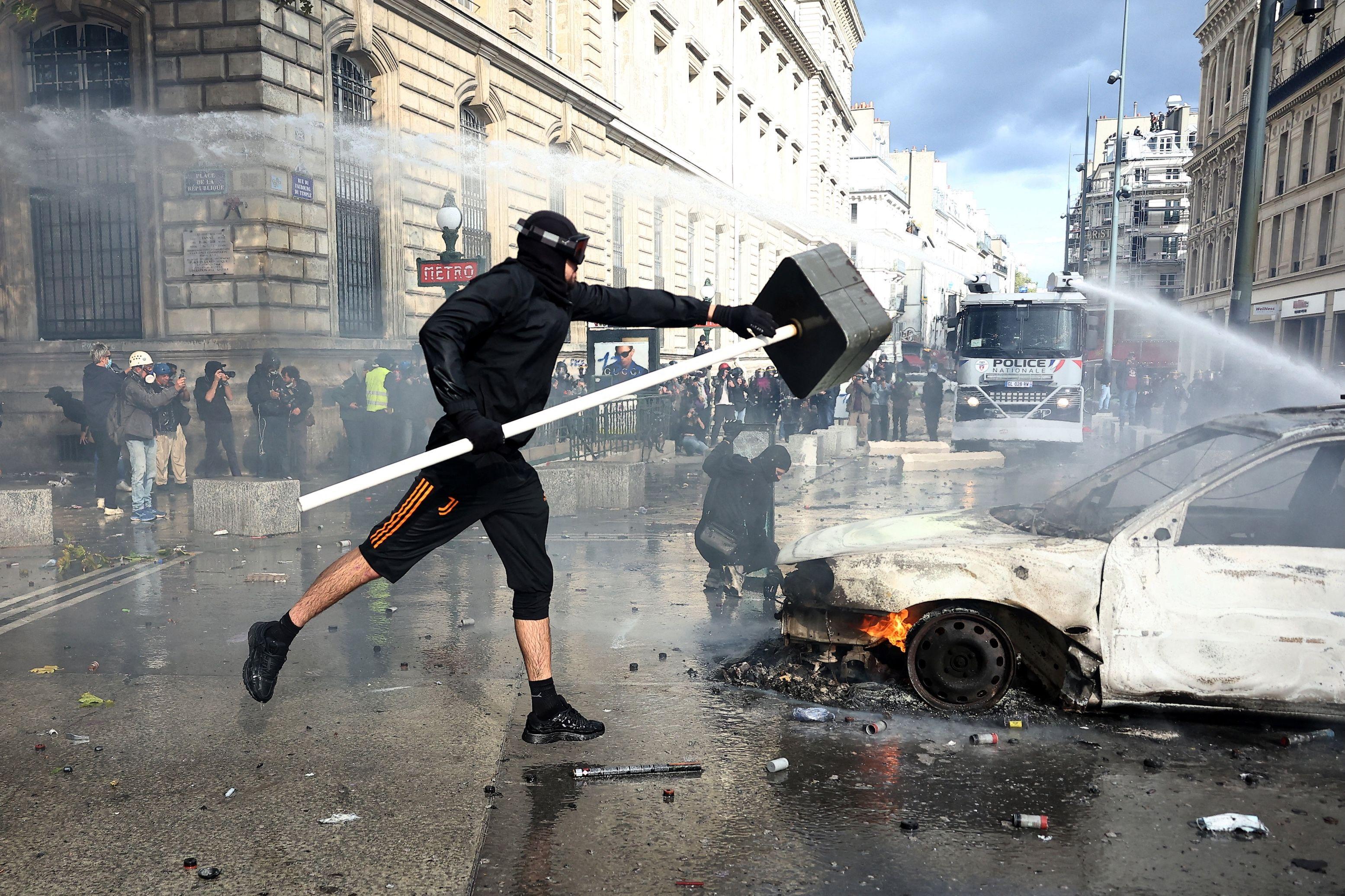 Sukobi policije i demonstranata na ulicama Pariza