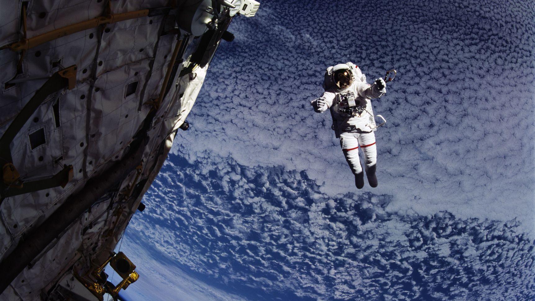 Astronaut u svemiru