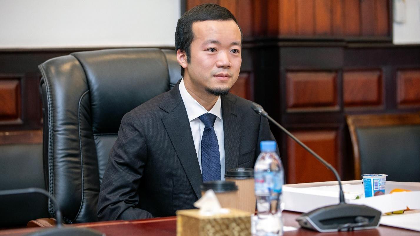 An earlier photo of Chen Zhi