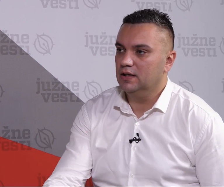 Milan Zirojević Trošenje para građana na "političke prostitutke": Nakon analize koja je pokazala da zaposleni u 231 javnoj instituciji botuju za SNS 5