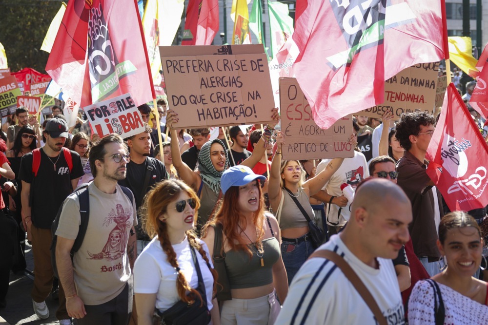 Protesti s obe strane Atlantika u "ključnom trenutku za Evropu": Demonstracije u SAD, Italiji, Portugalu, Belgiji, Francuskoj, u Grčkoj, Nemačkoj i Austriji naziru se rane faze pokreta (VIDEO) 3 Protesti s obe strane Atlantika u "ključnom trenutku za Evropu": Demonstracije u SAD, Italiji, Portugalu, Belgiji, Francuskoj, u Grčkoj, Nemačkoj i Austriji naziru se rane faze pokreta (VIDEO) 3