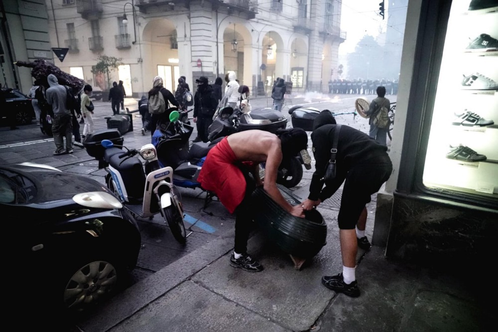 Protesti s obe strane Atlantika u "ključnom trenutku za Evropu": Demonstracije u SAD, Italiji, Portugalu, Belgiji, Francuskoj, u Grčkoj, Nemačkoj i Austriji naziru se rane faze pokreta (VIDEO) 4 Protesti s obe strane Atlantika u "ključnom trenutku za Evropu": Demonstracije u SAD, Italiji, Portugalu, Belgiji, Francuskoj, u Grčkoj, Nemačkoj i Austriji naziru se rane faze pokreta (VIDEO) 4