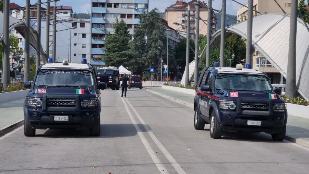 Tri stranke sa Kosova podržavaju tri izborne liste: Ko je čiji favorit i zašto? 5 Tri stranke sa Kosova podržavaju tri izborne liste: Ko je čiji favorit i zašto? 4