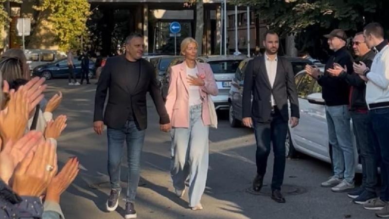 Tatjana Mićić ispred policijske stanice