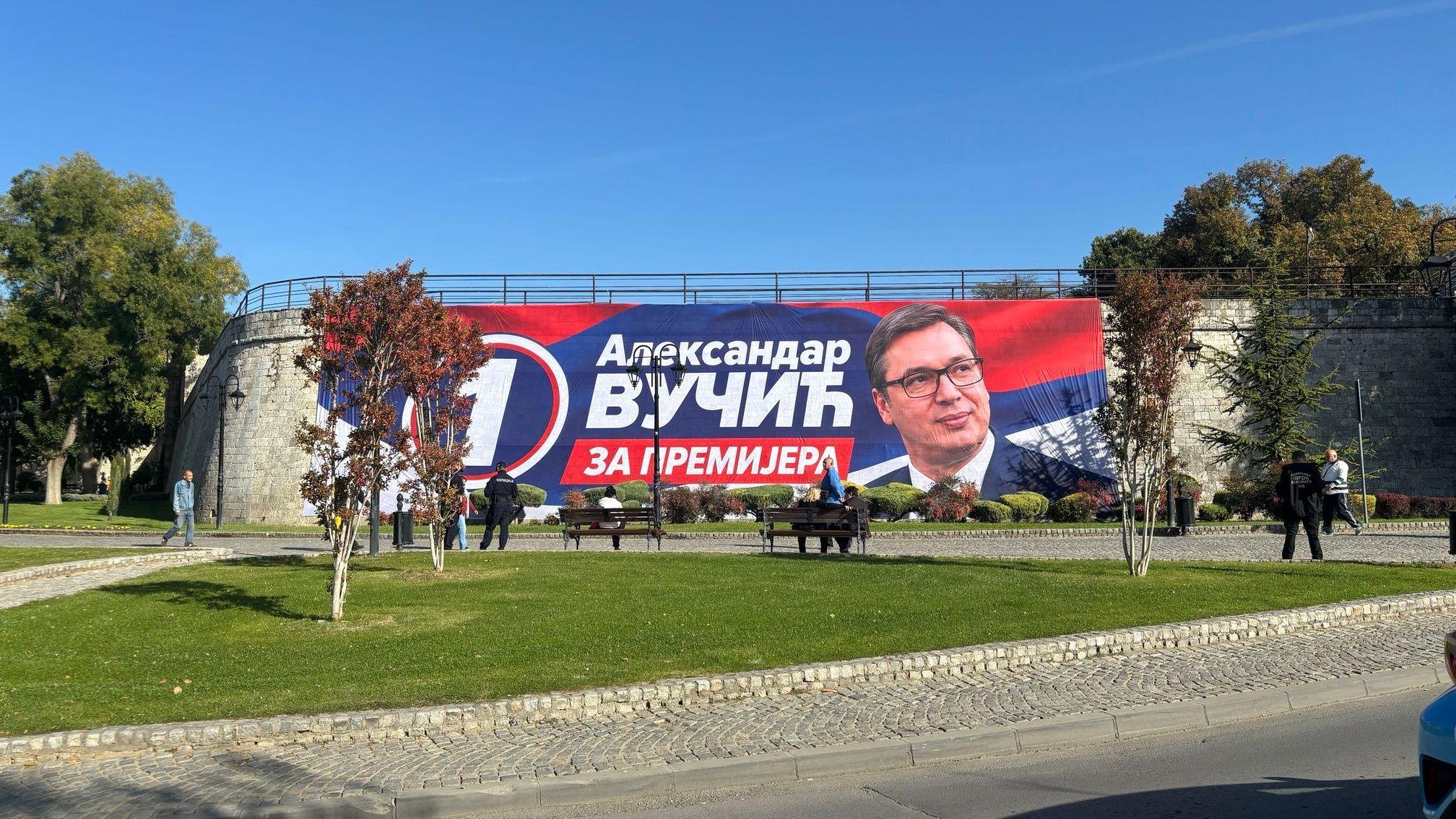 Na zidinama Niške tvrđave veliki poster sa likom Aleksandra Vučića