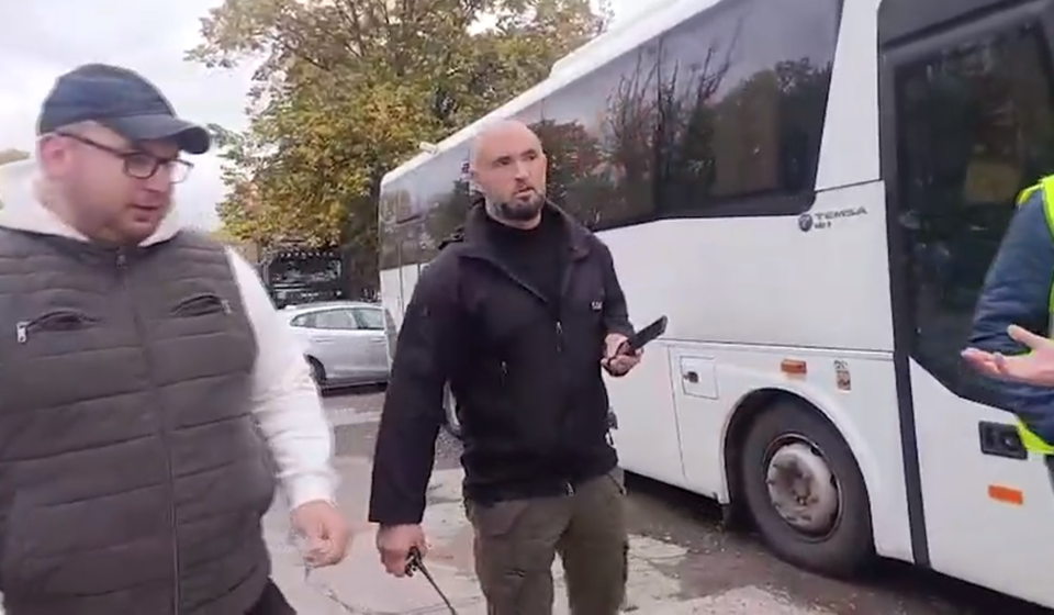 ANEM: Novinari Glasa Zaječara i Nova S sprečeni da izveštavaju sa skupa SNS 1