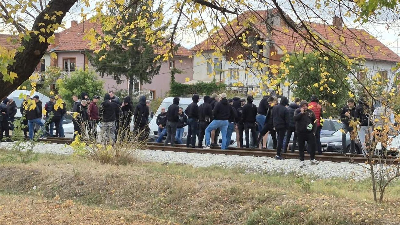 ANEM: Novinari Glasa Zaječara i Nova S sprečeni da izveštavaju sa skupa SNS 2 ANEM: Novinari Glasa Zaječara i Nova S sprečeni da izveštavaju sa skupa SNS 2