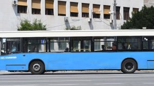 Autobusi sa pristalicama SNS stižu u Novi Sad 1
