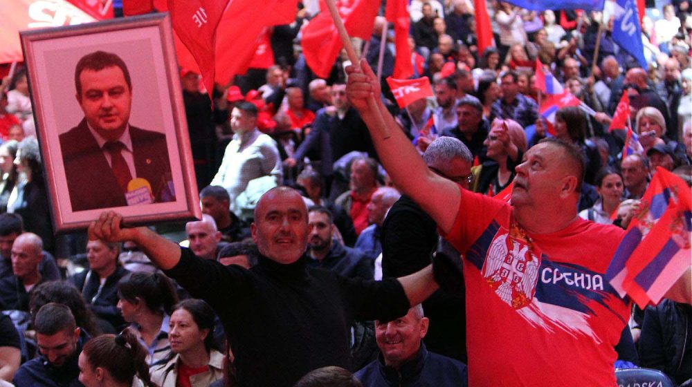Pevali "Veseli se srpski rode": Kako je izgledao Dačićev miting u Areni? (FOTO) 11