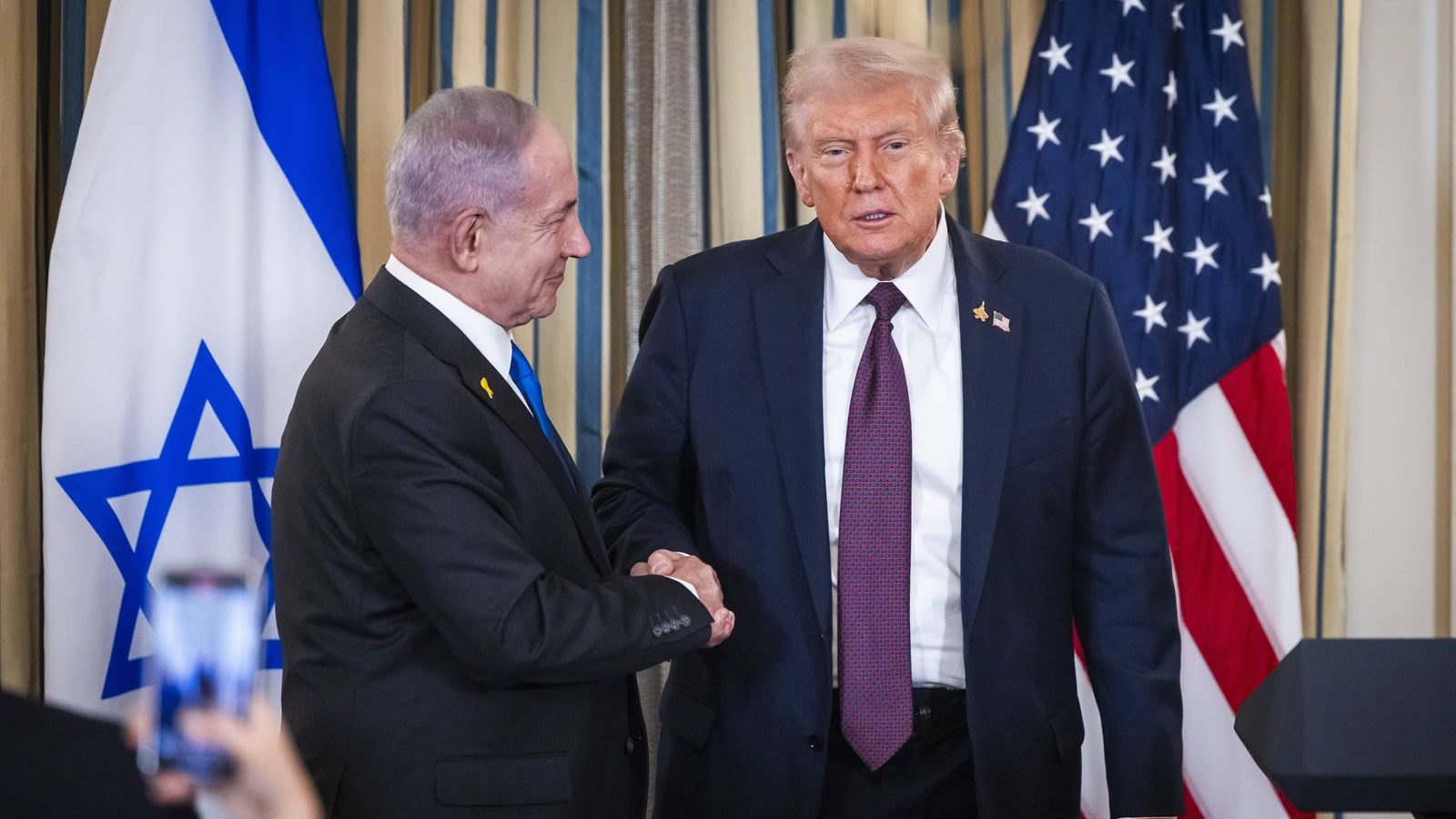Čak tri puta izbegao da direktno pruži podršku Netanjahuu: Zašto je Tramp prilično mlak prema izborima u Izraelu 27.oktobra? 1 Benjamin Netanjahu i Donald Tramp
