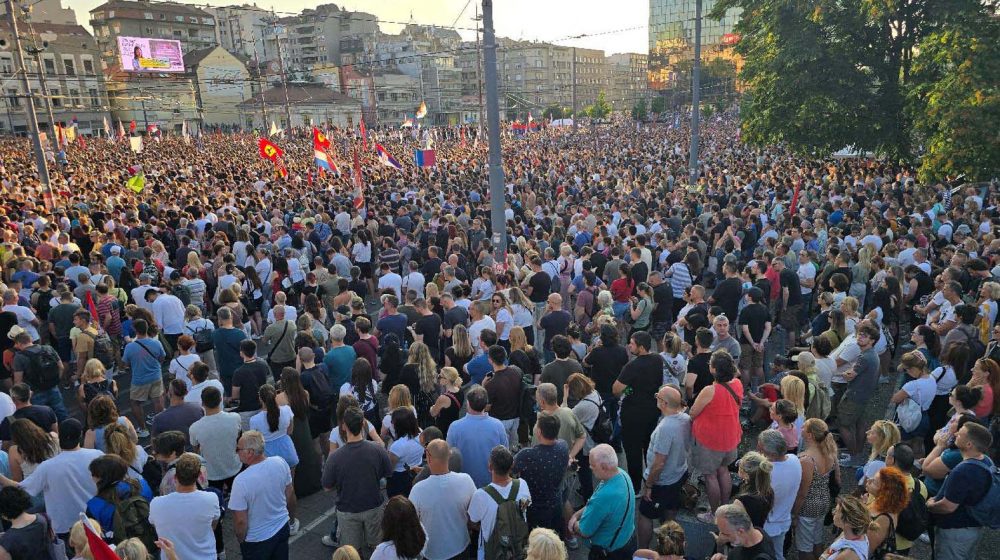 U čemu je razlika između "ne damo Kosovo" Vučića i studenata? 11