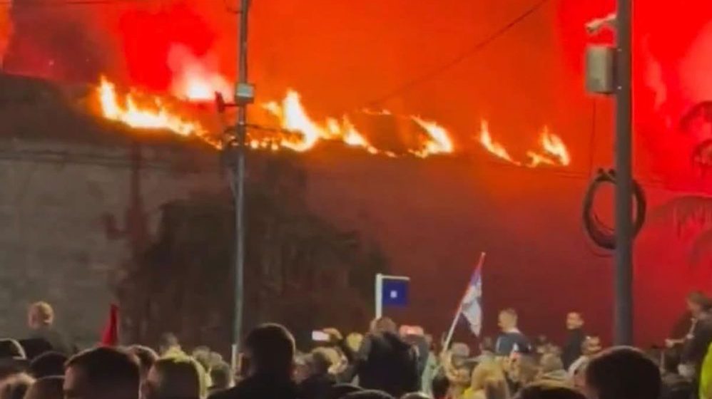 "Običan skup pretvorili u piromanski pohod": Krivične prijave opozicije zbog paljenja zidina Niške tvrđave na skupu naprednjaka 7