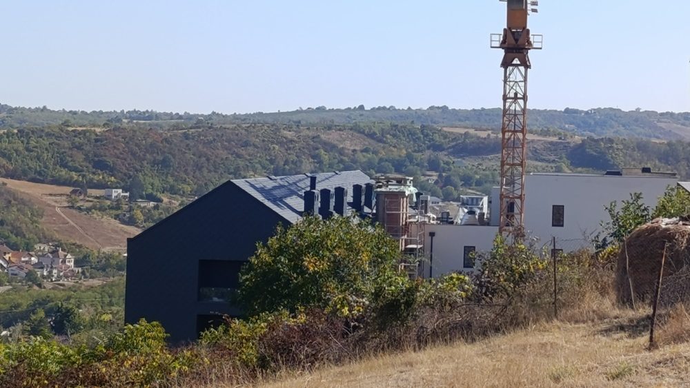 Državni organi neće da kažu ko je investitor gradilišta na kojem je poginuo radnik u Sremskim Karlovcima 2 Državni organi neće da kažu ko je investitor gradilišta na kojem je poginuo radnik u Sremskim Karlovcima 2