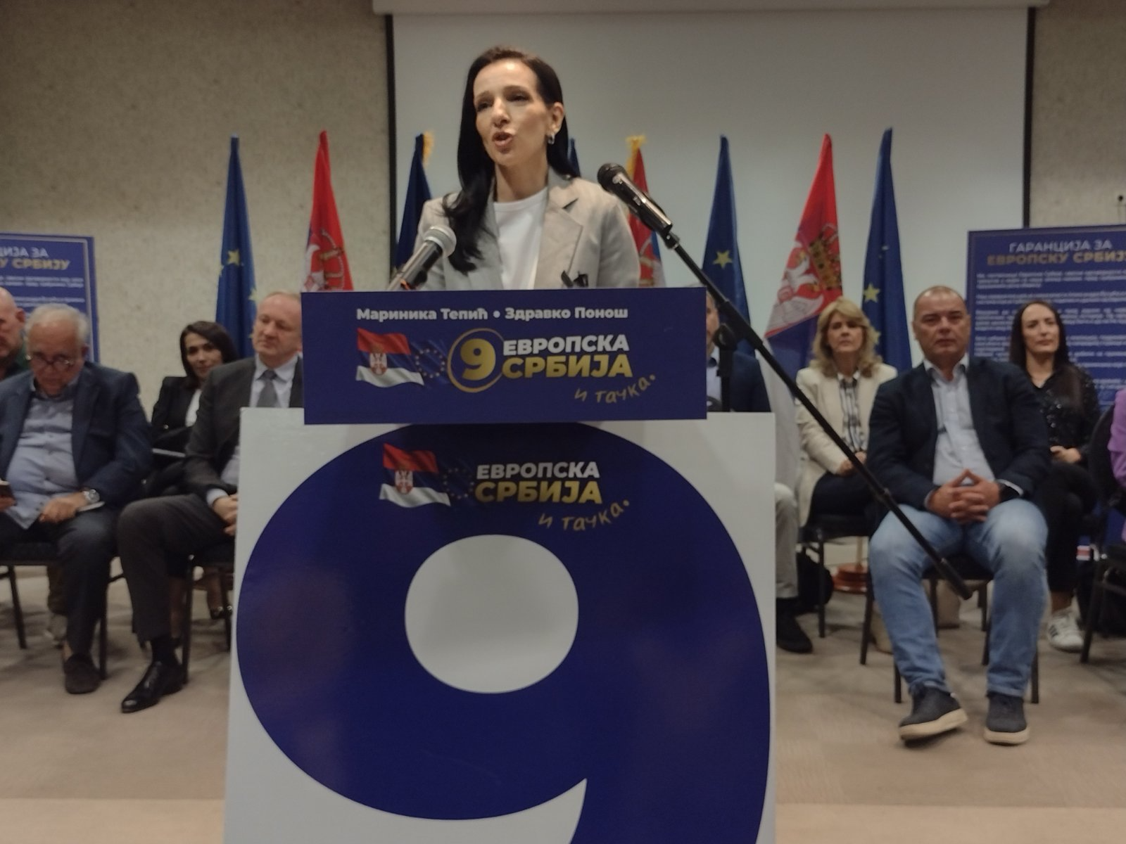 Dušan Teodorović govorio na skupu Evropske Srbije u Kragujevcu, Đilas obećao raspuštanje BIA na prvoj sednici vlade (FOTO) 2