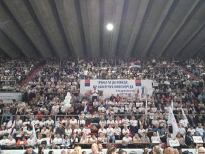 I Lepa Lukić za Vučića: Pred početak skupa SNS-a u Kragujevcu (FOTO) 3