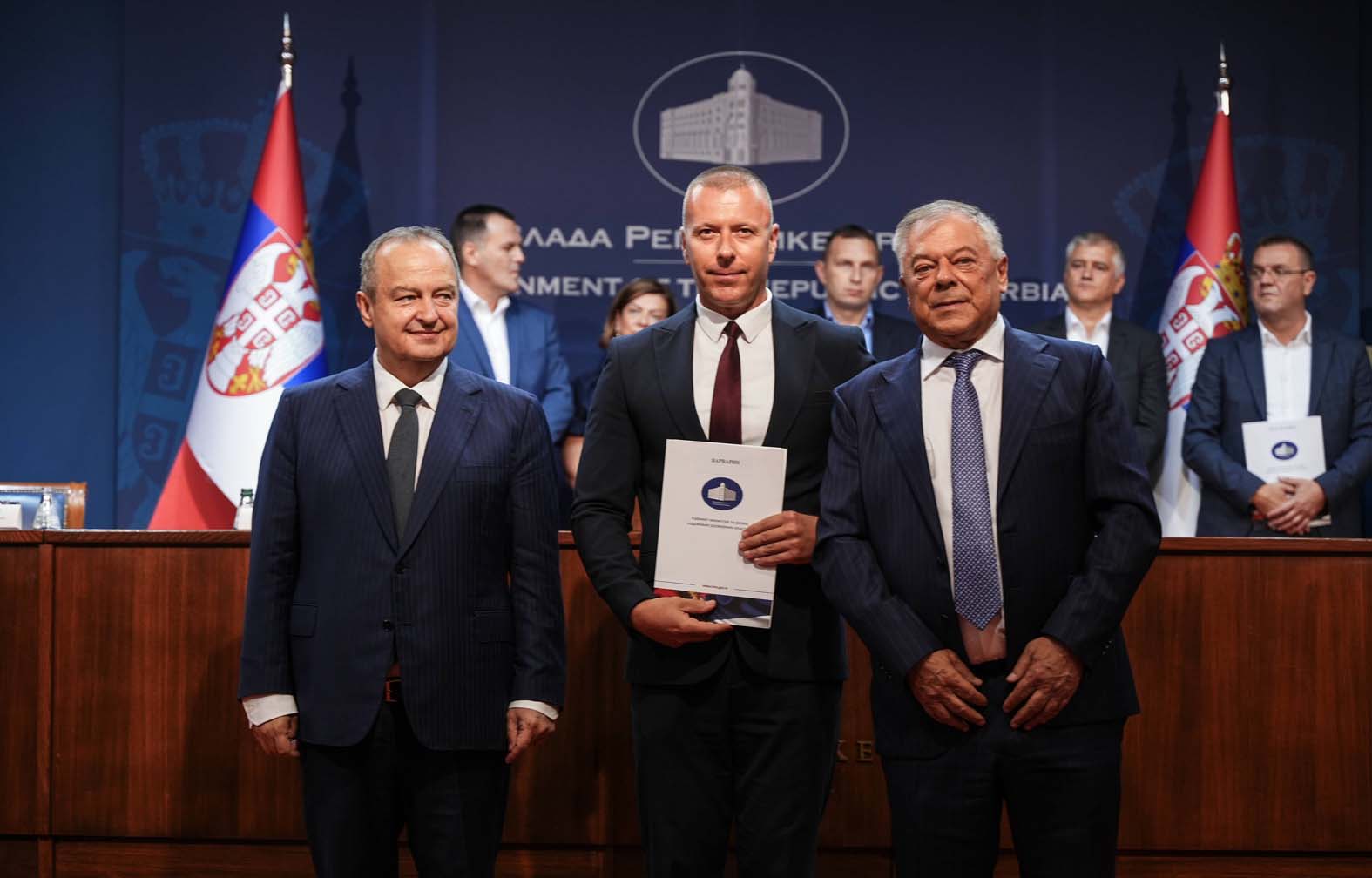 INTERVJU Novica Tončev: Možemo politički da se ne slažemo, ali postoji granica koja ne sme da se pređe 3 INTERVJU Novica Tončev: Možemo politički da se ne slažemo, ali postoji granica koja ne sme da se pređe 3
