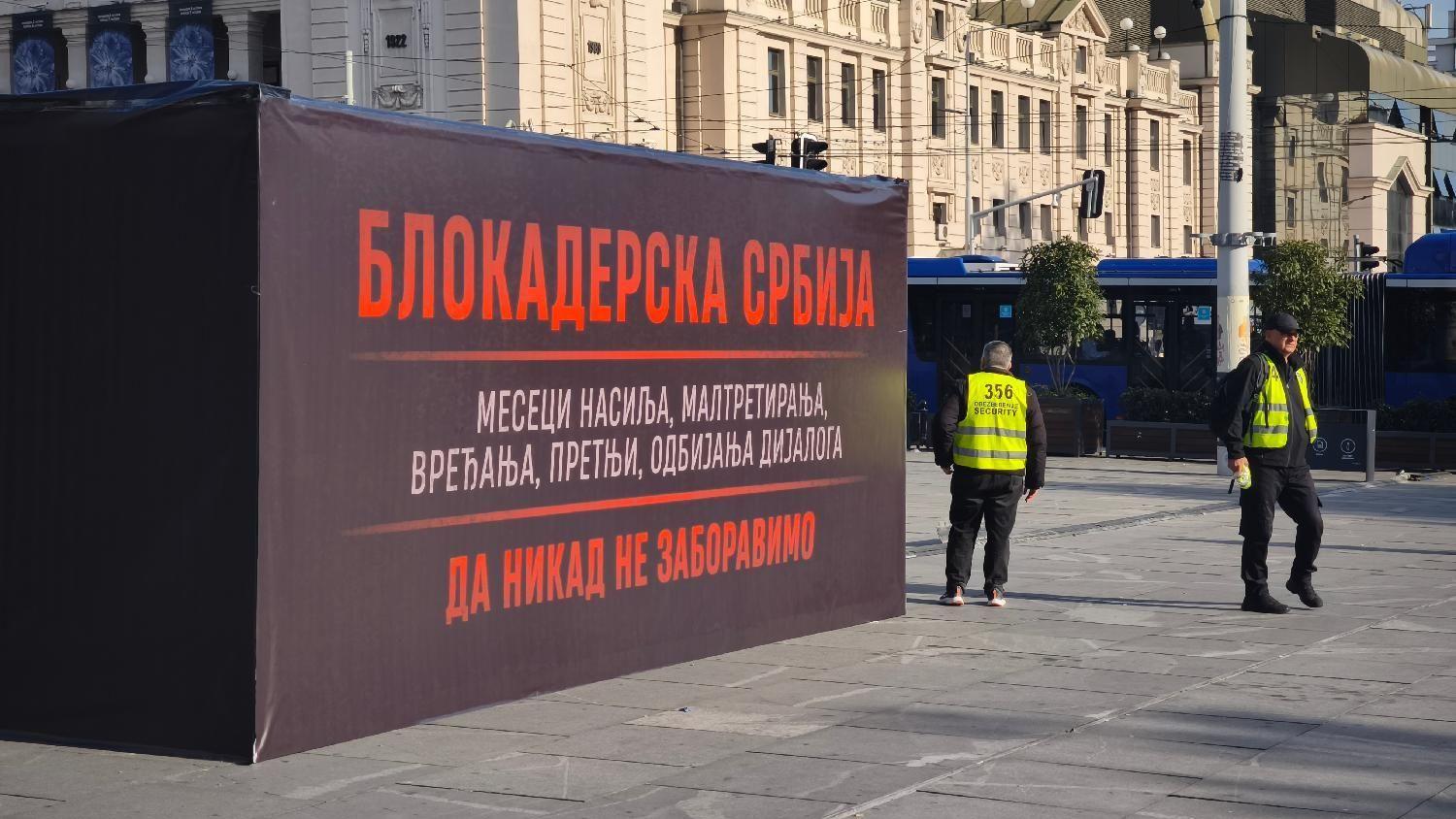 Crna kutija u centru Beograda i dvojica muškaraca koji je obezbeđuju