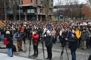 Kolona studenta krenula peške iz Novog Sada na završni skup na beogradskoj Slaviji 1