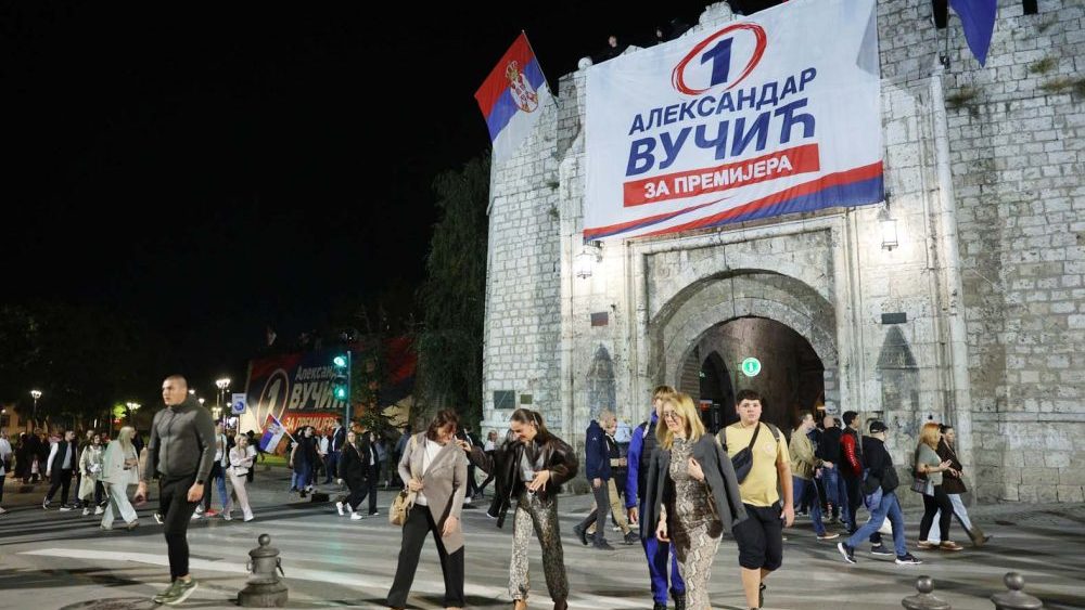 Niška tvrđava "Možda su poželeli da budu Neron, kad već gube vlast": Nakon paljenja zidina Niške tvrđave tokom skupa SNS 2
