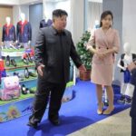 Kim Džong Un sa ćerkom Kim Džu Ae u prodavnici