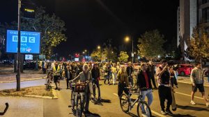 Novosađani komemorativnom šetnjom obeležavaju 23 meseca od pada nadstrešnice u Novom Sadu 1