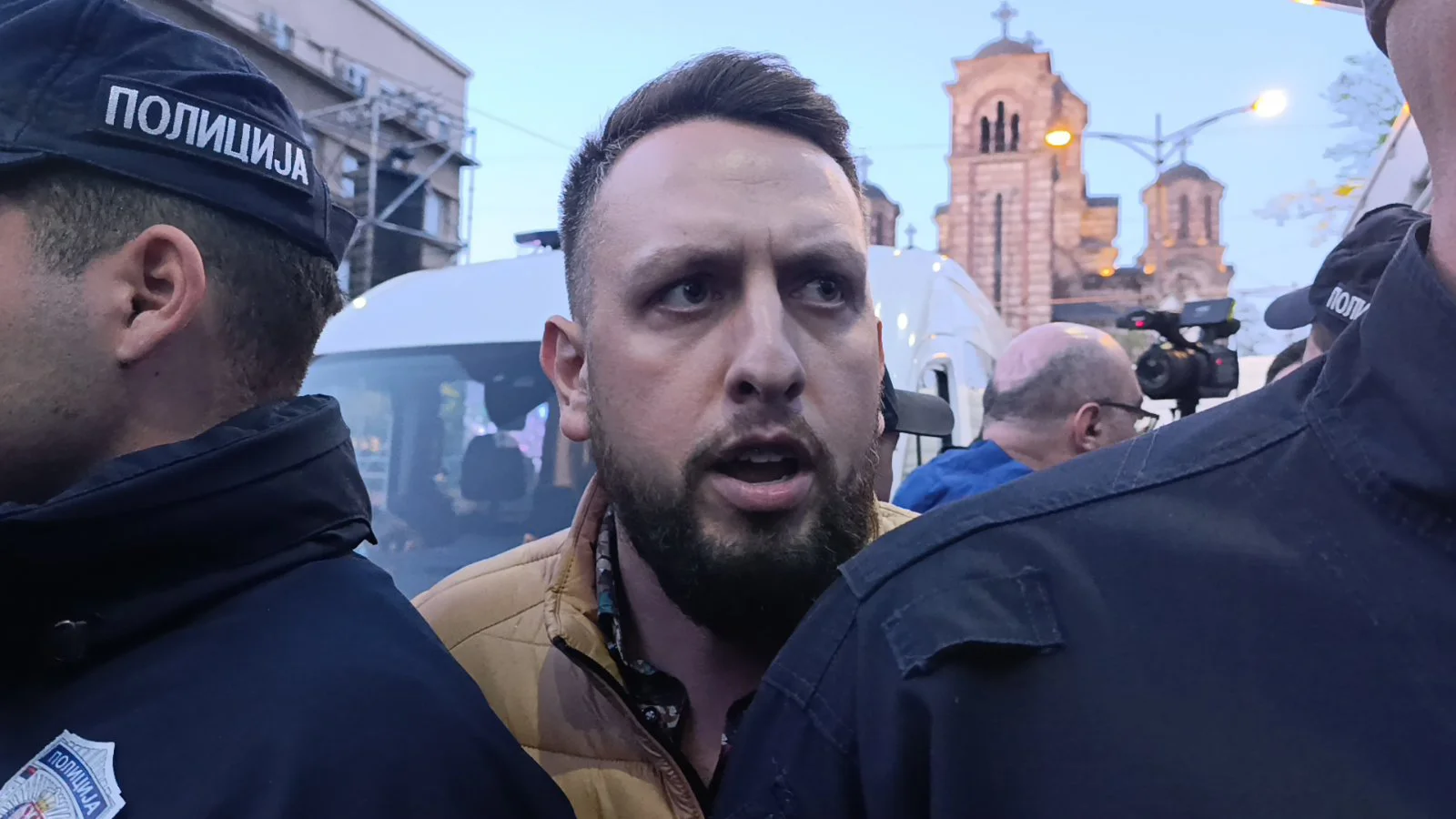 Ovako nešto do sada nije viđeno": Zašto policija nije dozvolila KTV-u da izveštava sa skupa SNS-a u Zrenjaninu? 2