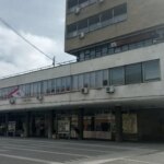 Poverenik SNS tokom sednice Skupštine Pančeva nosio majicu s likom odbornice ZLF i uvredljivom i seksističkom porukom 1