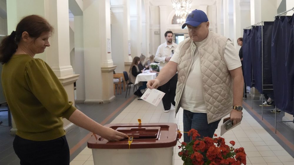 Izlazne ankete: Stranka premijera Letonije vodi na izborima 11