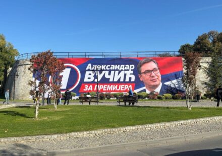 Na zidinama Niške tvrđave veliki poster sa likom Aleksandra Vučića